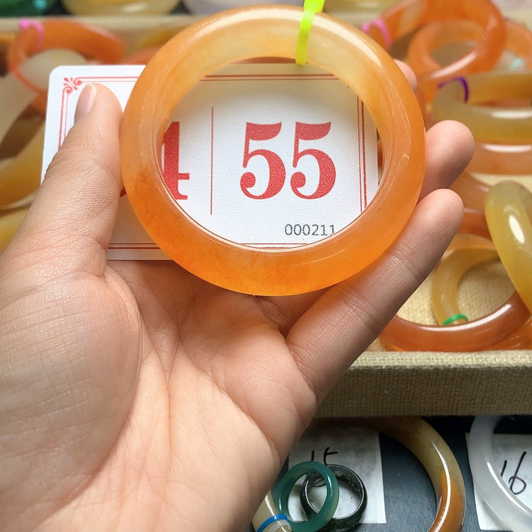 未镶嵌石英质玉（黄龙玉）手镯