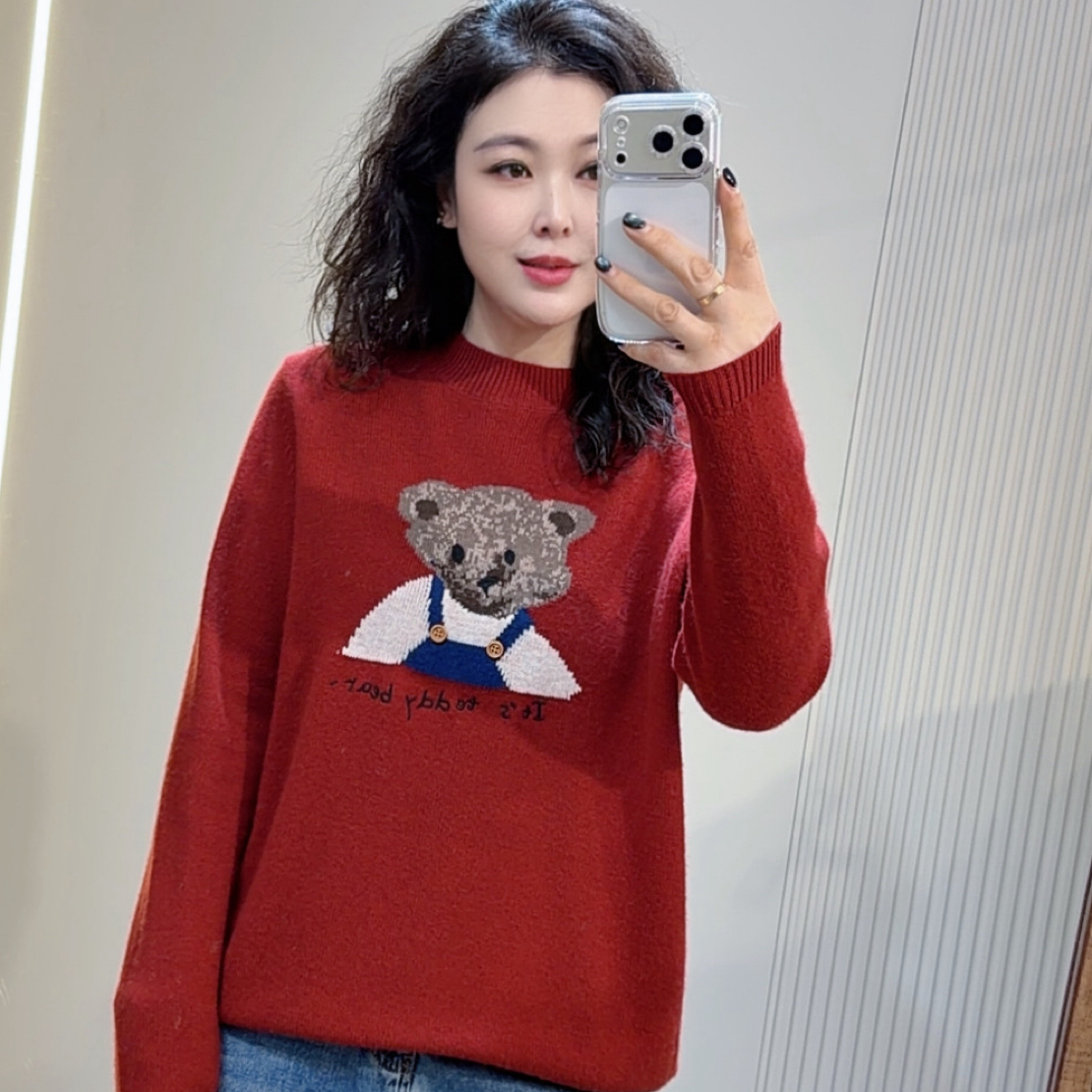 水淼25年冬季新款1510-时尚圆领 小熊毛衣