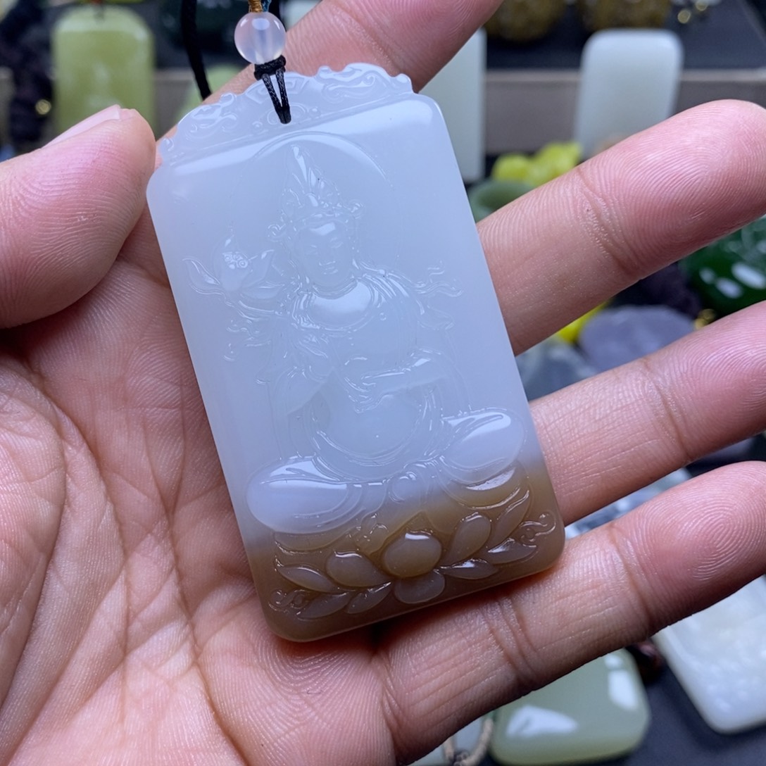 和田玉未镶嵌颈饰夜*