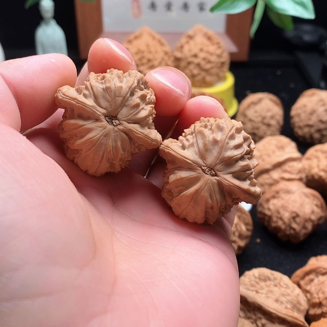 文玩核桃吊坠马老四36.5精配