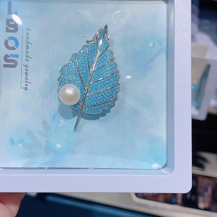 锆石铜合金蓝色叶子胸针 