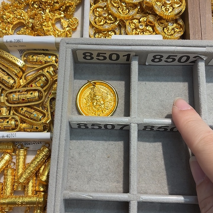 铜合金8501强保色发    1  个壹笔壹吊坠