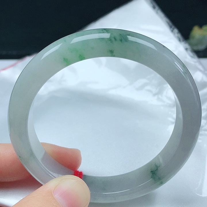 翡翠手镯未镶嵌天然翡翠手镯