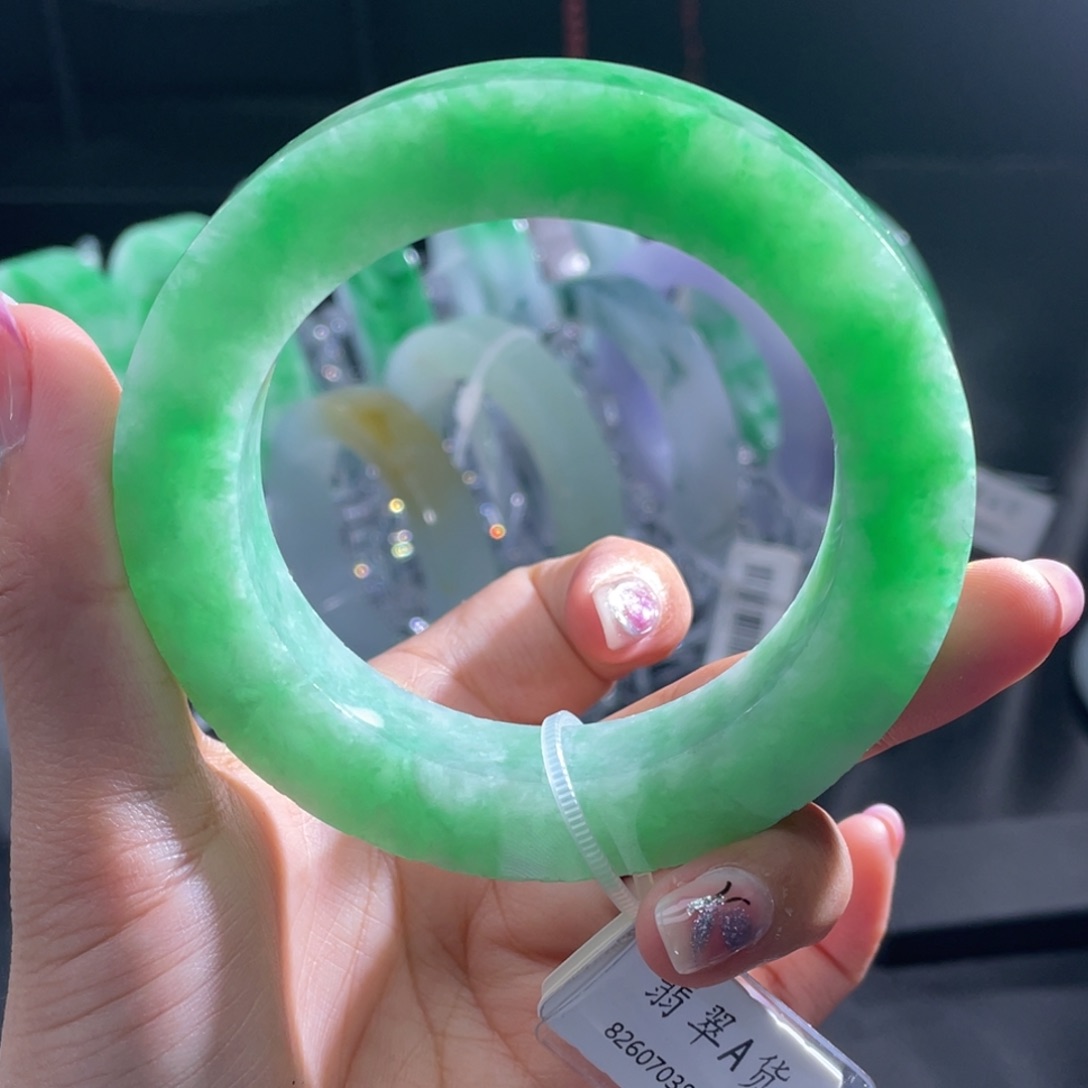未镶嵌手镯定制翡翠