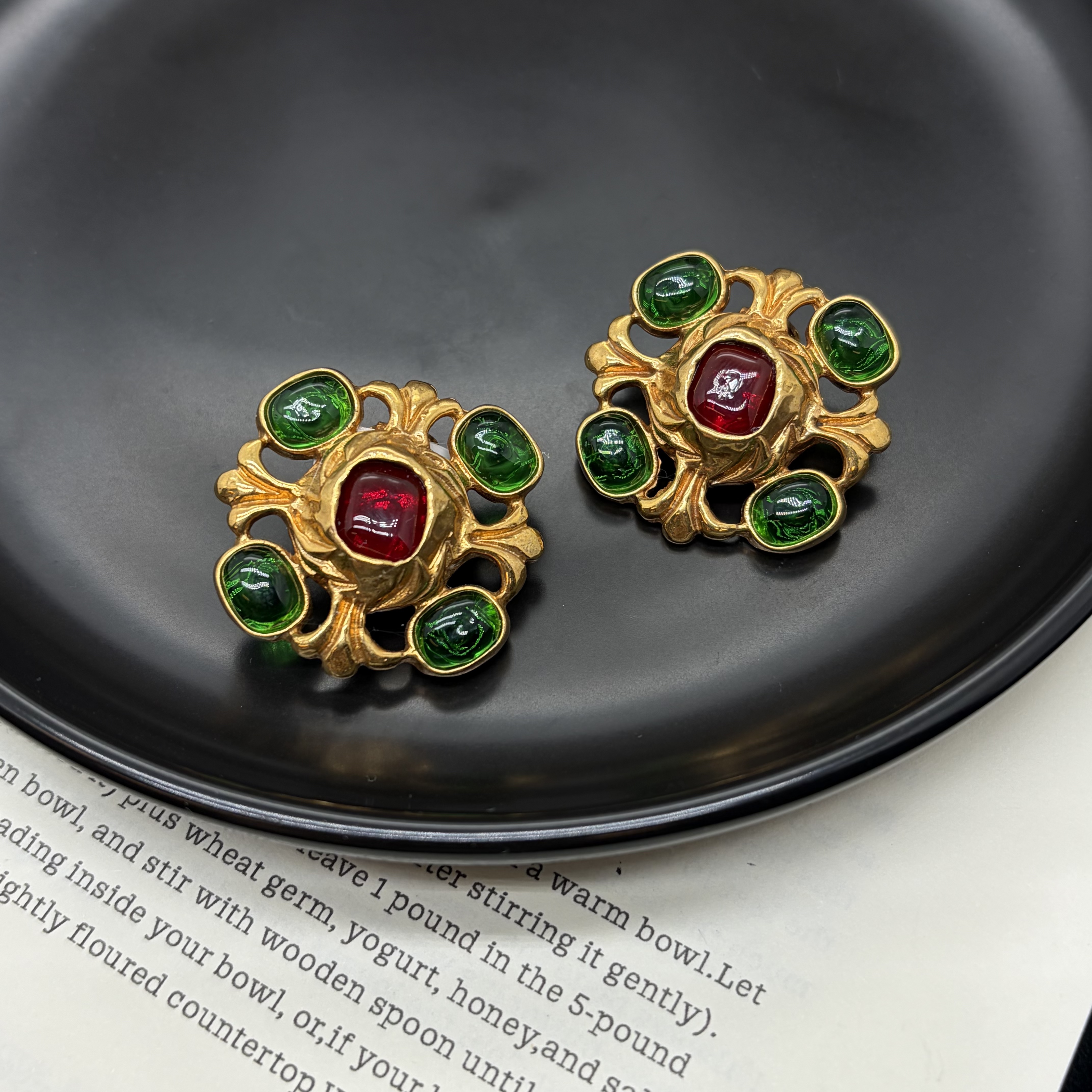 95新 Chanel/香奈儿 香奈儿红绿琉璃耳夹/x07175