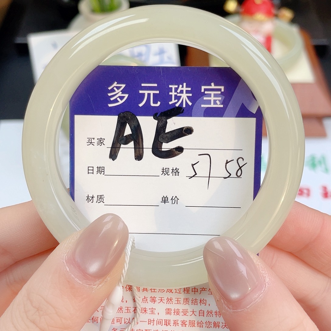 和田玉未镶嵌手镯