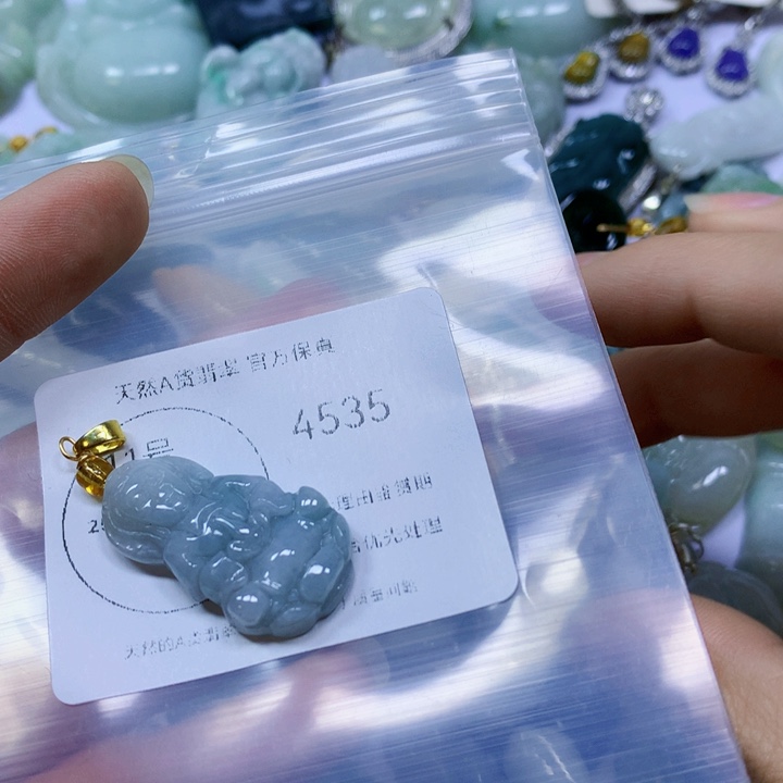 翡翠未镶嵌颈饰翡翠