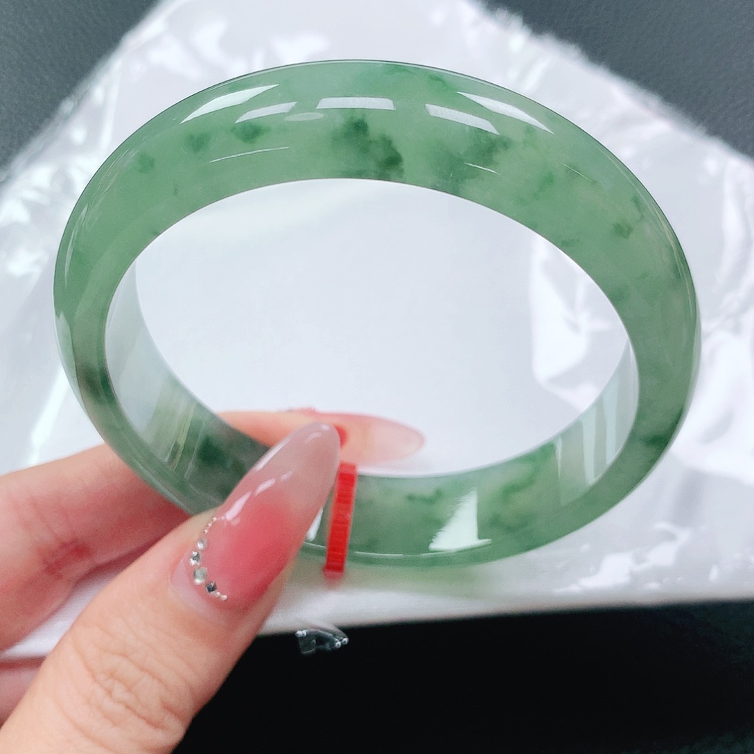 翡翠手镯未镶嵌57圈