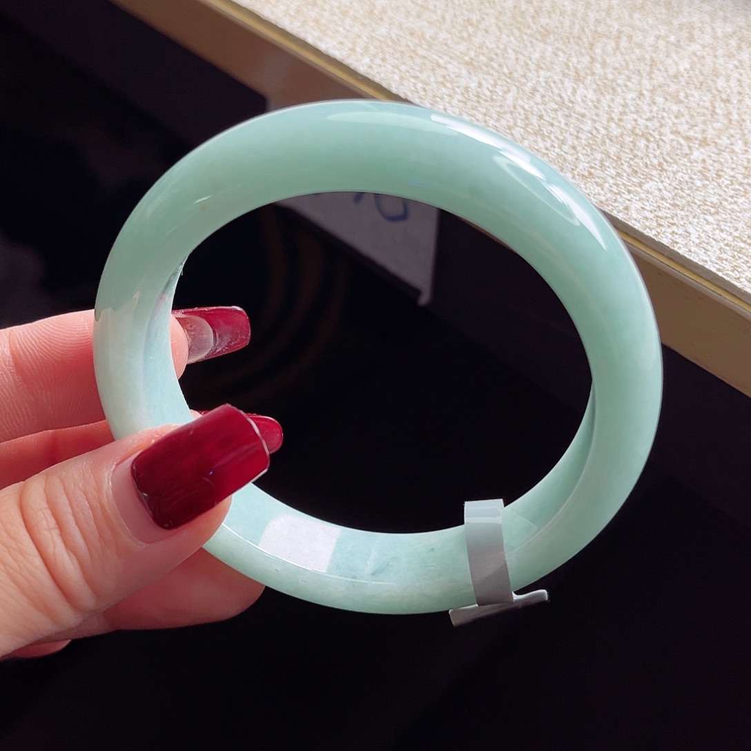 翡翠手镯未镶嵌手镯