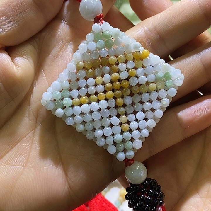 翡翠未镶嵌颈饰平安车挂