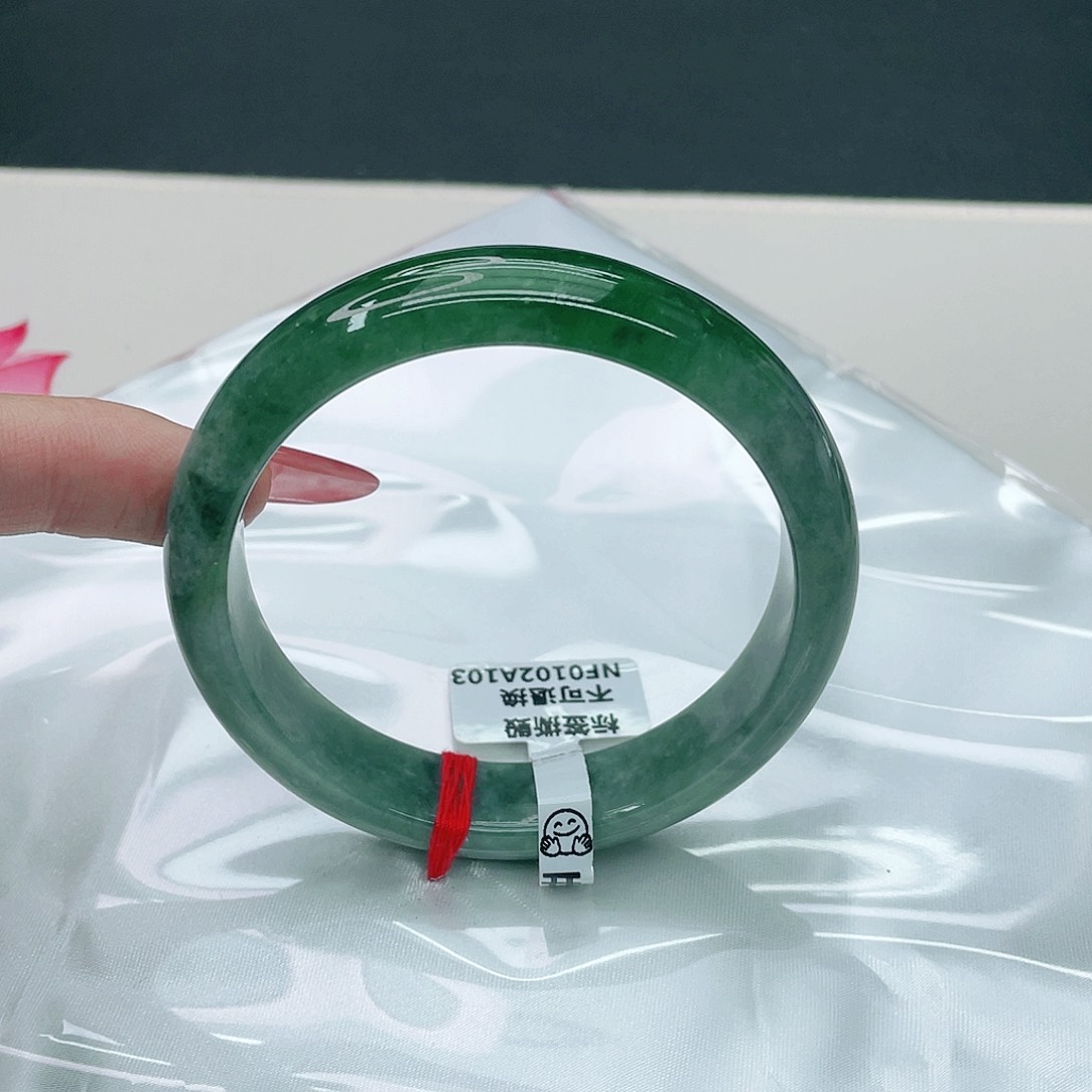 翡翠手镯未镶嵌正59