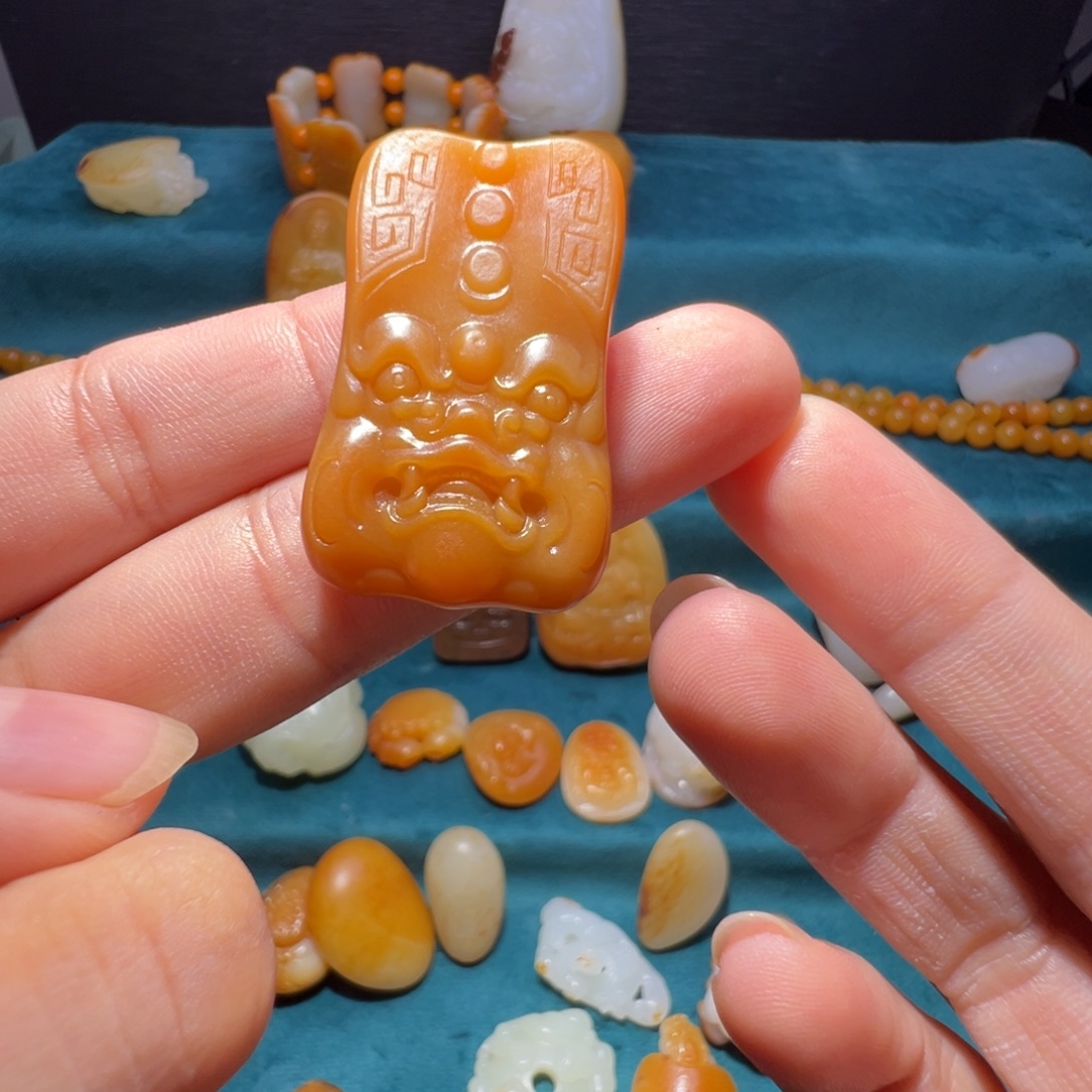 牛***牛和田玉未镶嵌颈饰