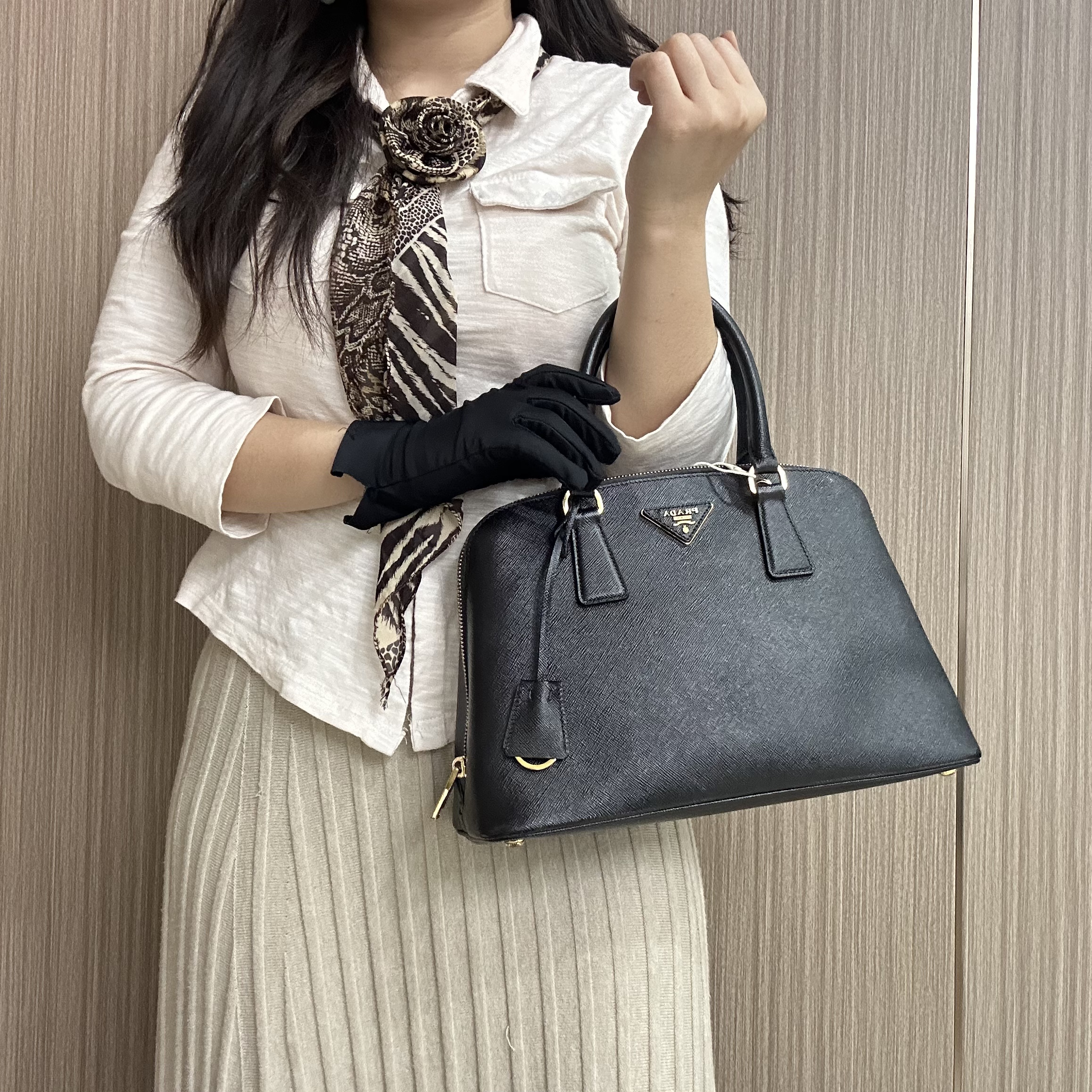 95新 Prada/普拉达 黑金贝壳包/61010