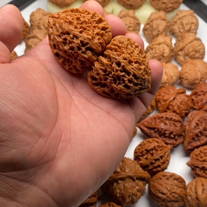 吊坠桃核南疆石门人是谁