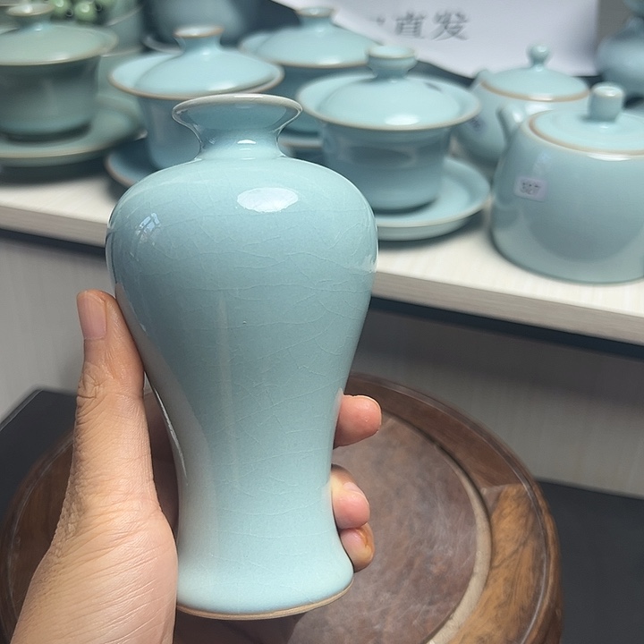 天青色摆件瓶微瑕