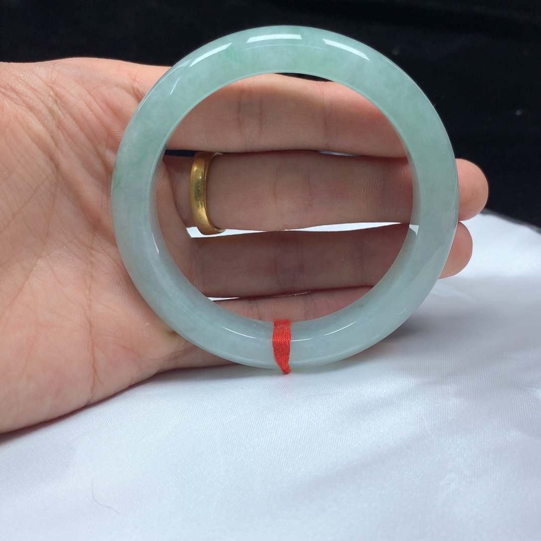 翡翠未镶嵌手镯（圆镯）56.7