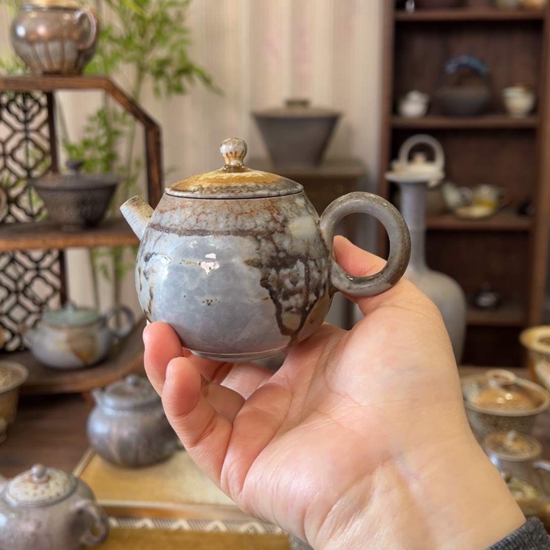 20中白精品龙蛋壶