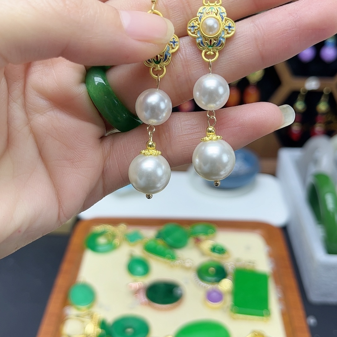 翡翠未镶嵌耳饰白