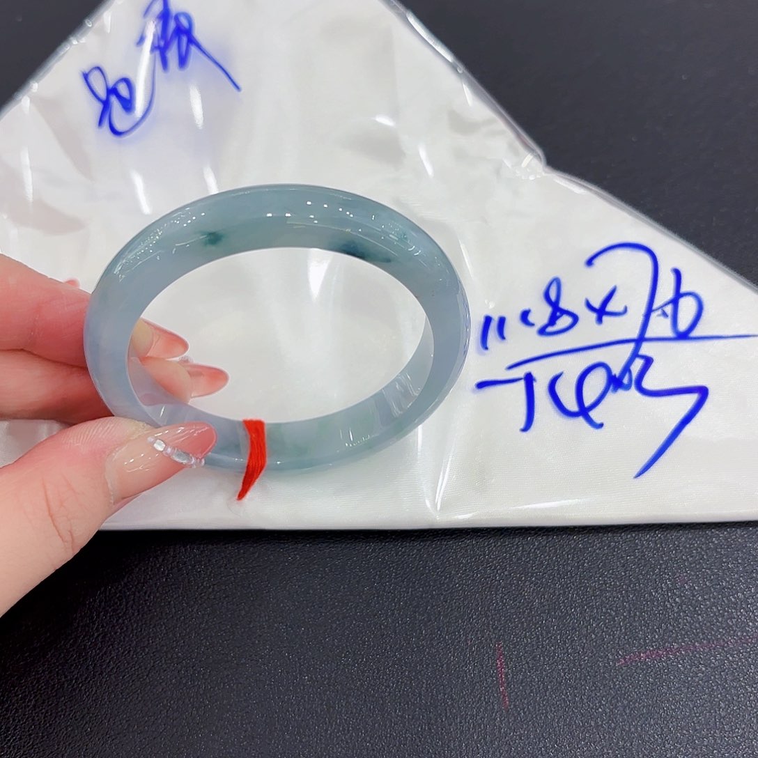 翡翠手镯未镶嵌手镯54