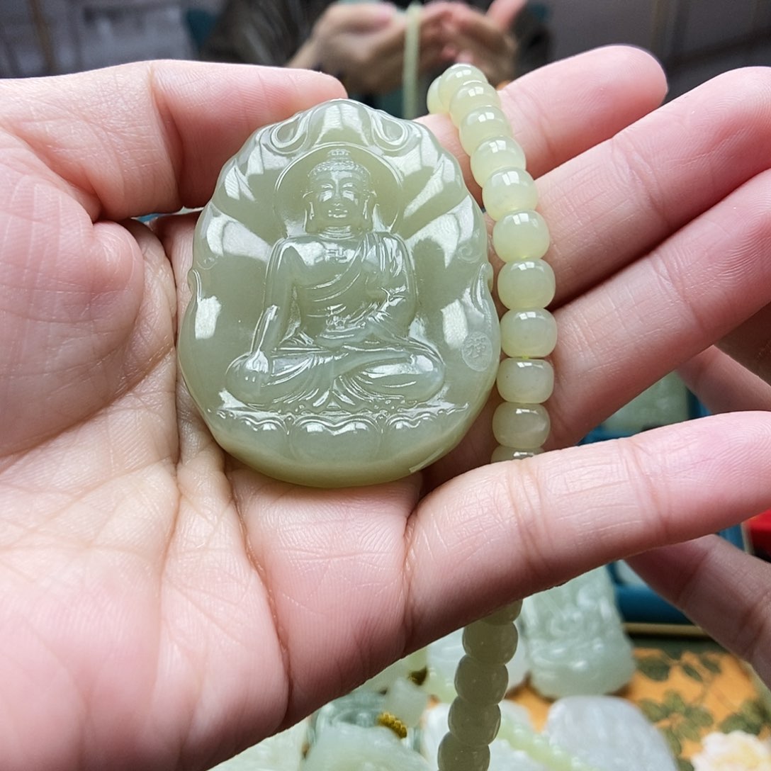 和田玉颈饰未镶嵌飞*