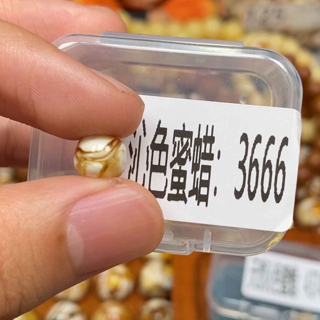 蜜蜡未镶嵌珠宝奇石3666