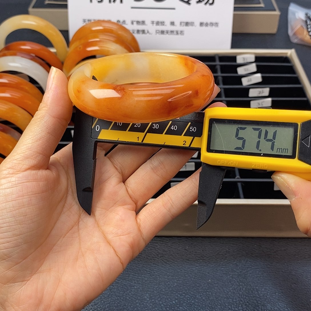 未镶嵌石英质玉（黄龙玉）手镯17号茄子山金沙老油红如血黄龙