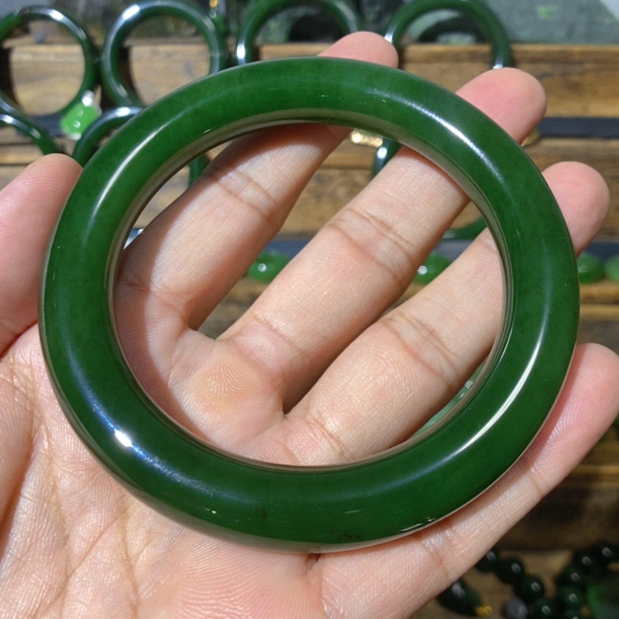【闪购商品】吊坠(不含链)18K金镶嵌和田玉刘**?俄七菠菜绿手镯60.8