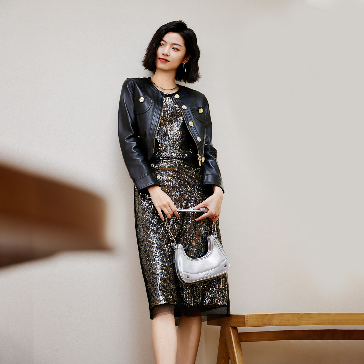 歌蒂诗秋季专柜新款时尚摩登个性亮片过膝包臀裙女 8E11Q1110