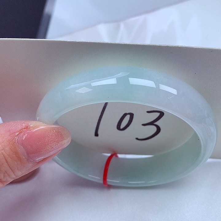 翡翠手镯未镶嵌翡翠