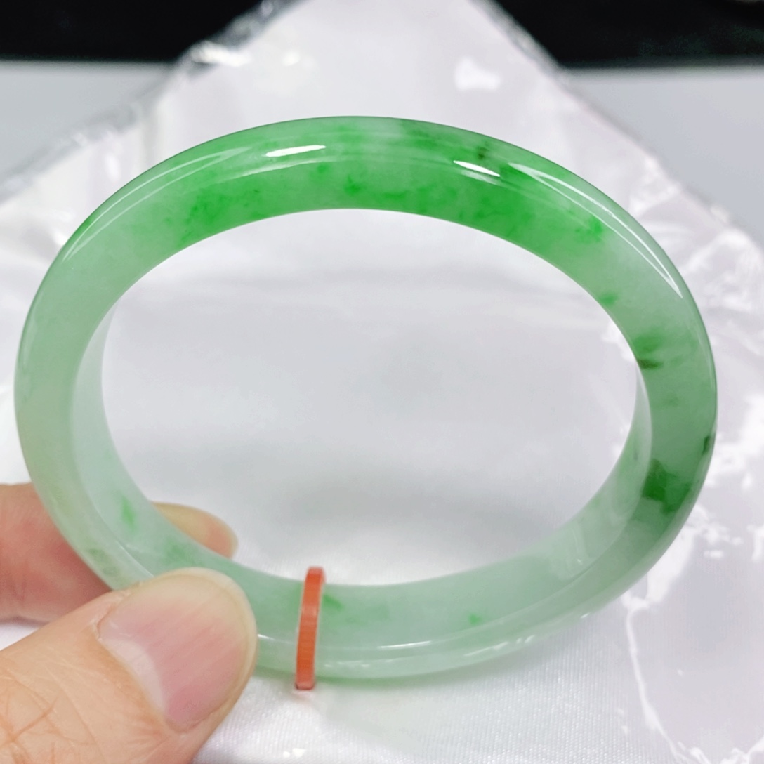 翡翠手镯未镶嵌54圈口贵妃