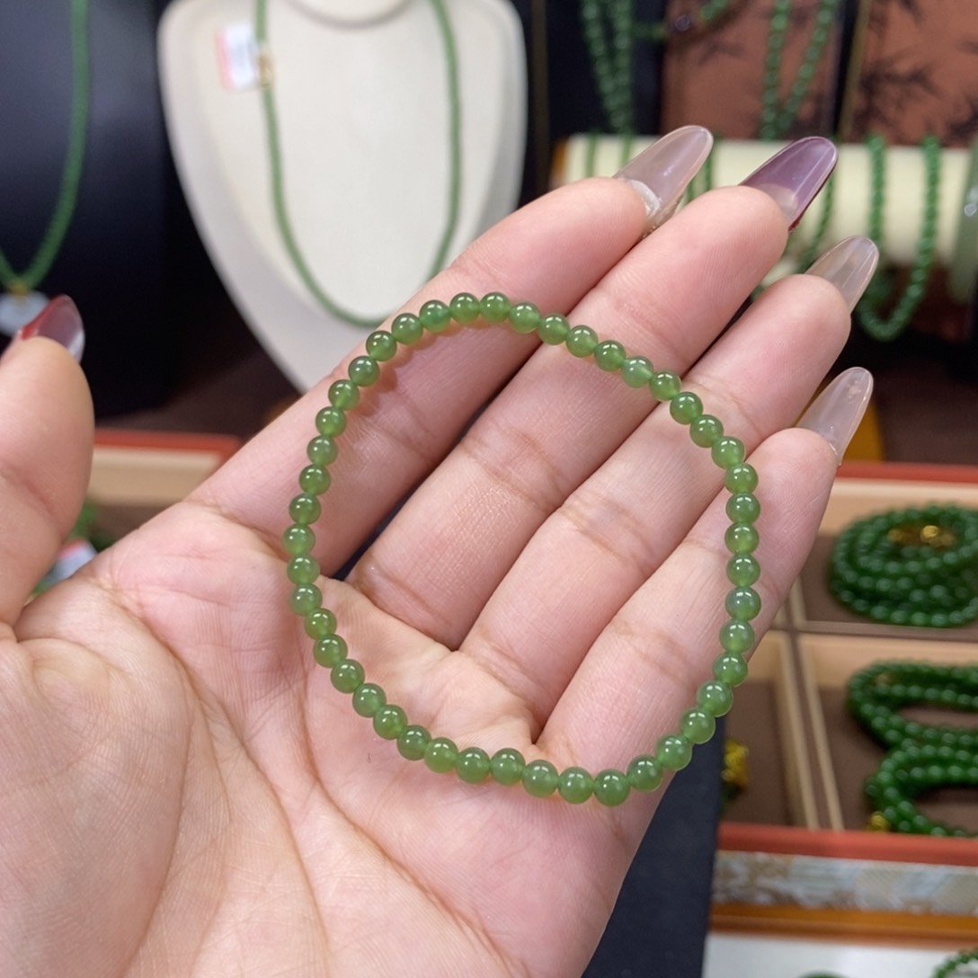 和田玉（碧玉）颈饰未镶嵌