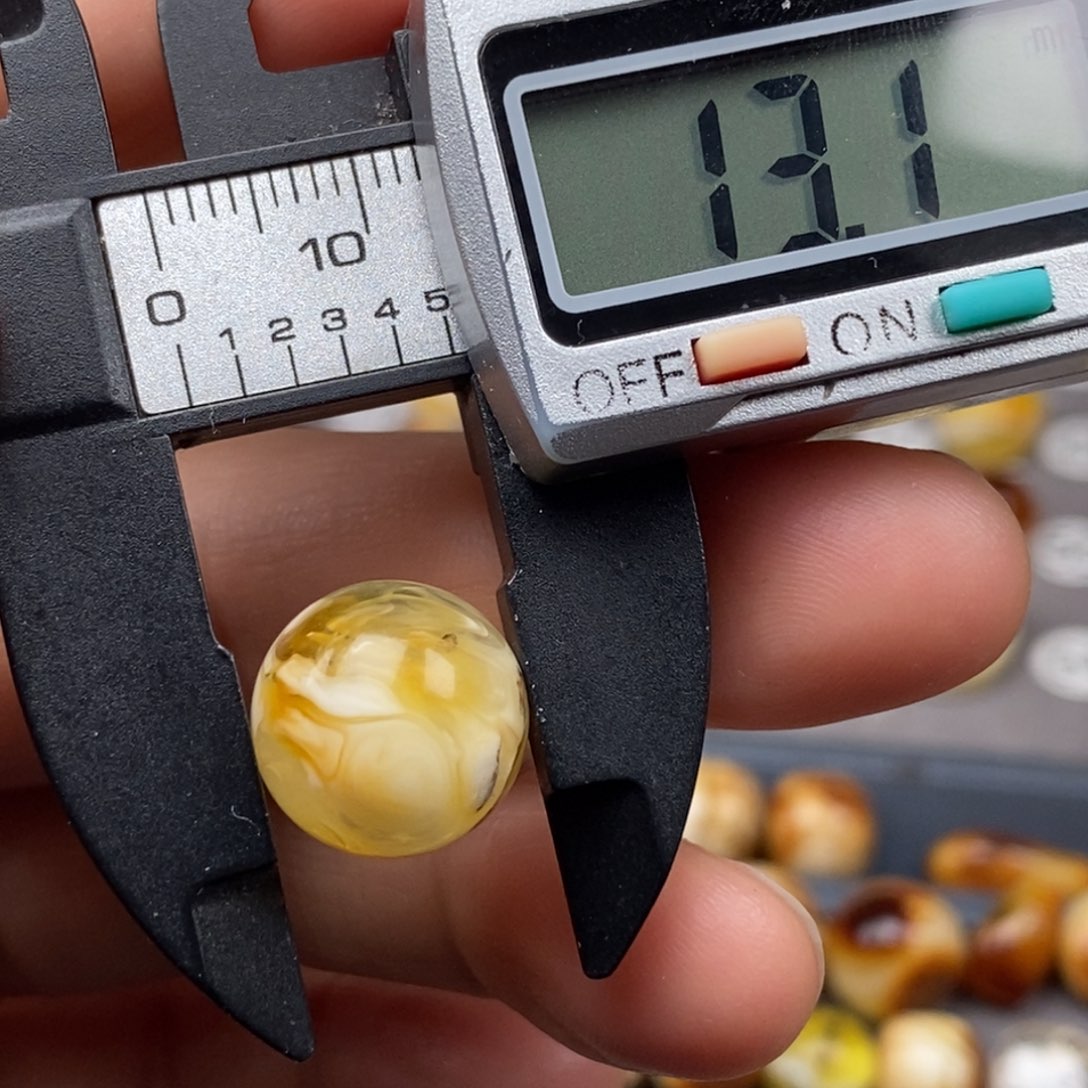 琥珀未镶嵌耳饰圆珠