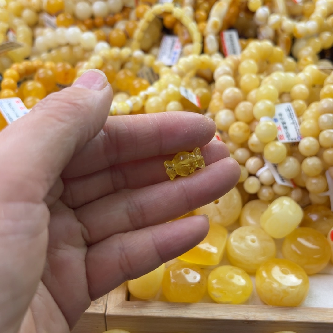 琥珀珠宝奇石未镶嵌