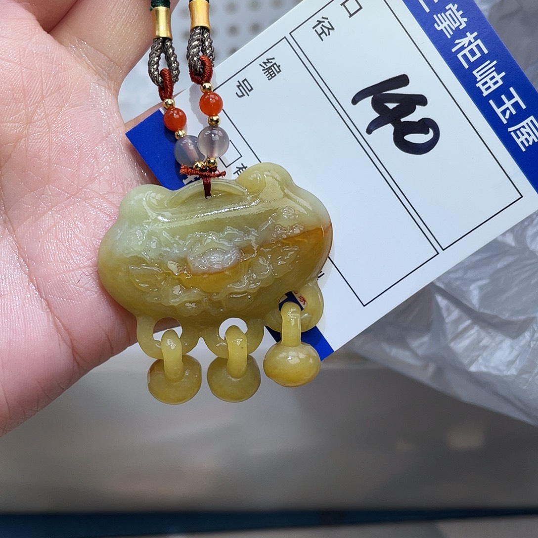 岫玉未镶嵌吊坠吊坠