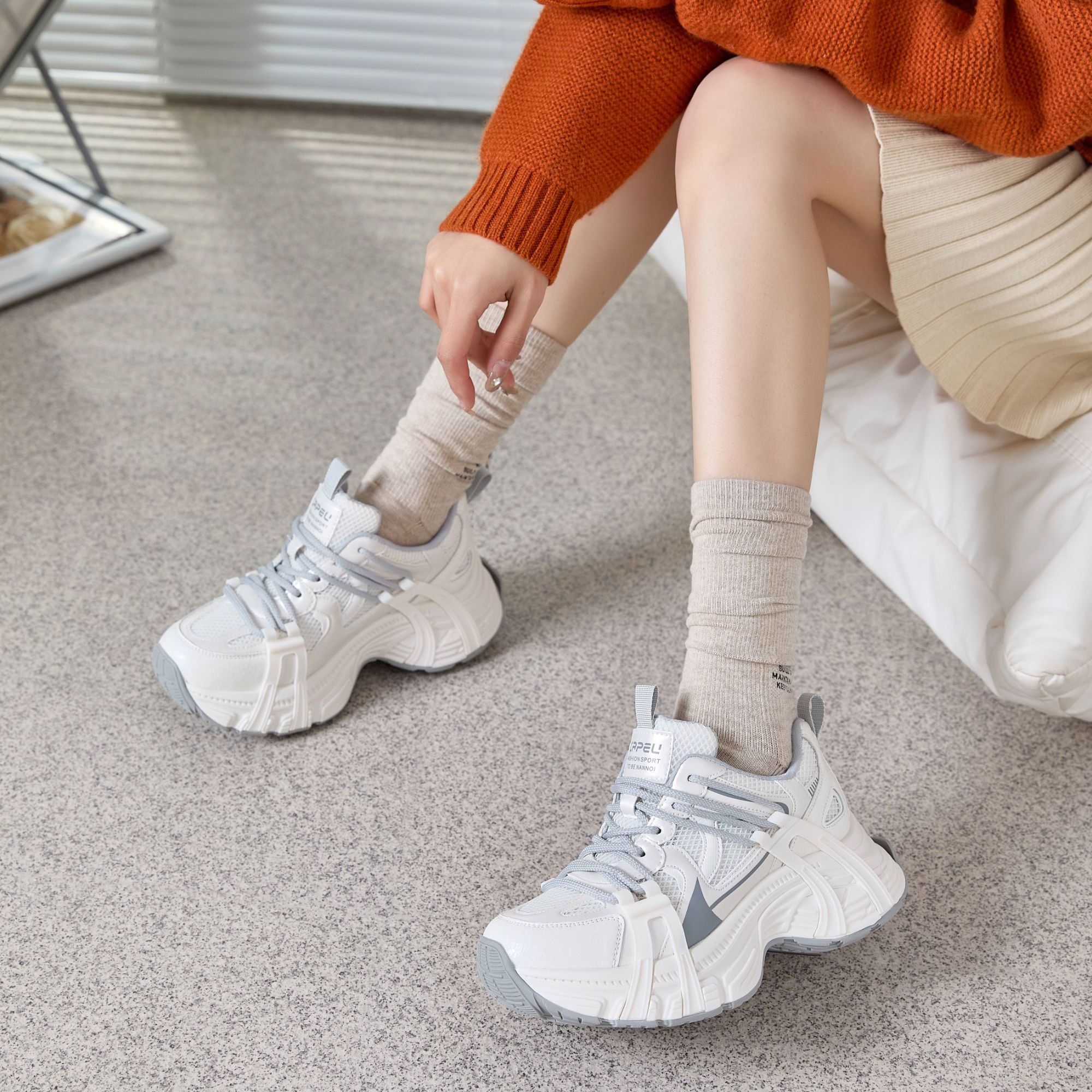 82505 老爹鞋女春季新款运动鞋女时尚百搭真皮厚底网面休闲鞋女