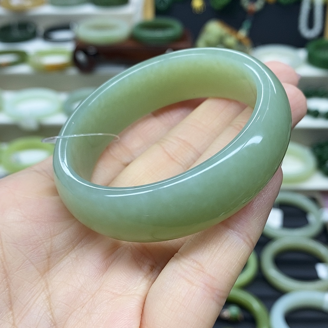 和田玉未镶嵌手镯