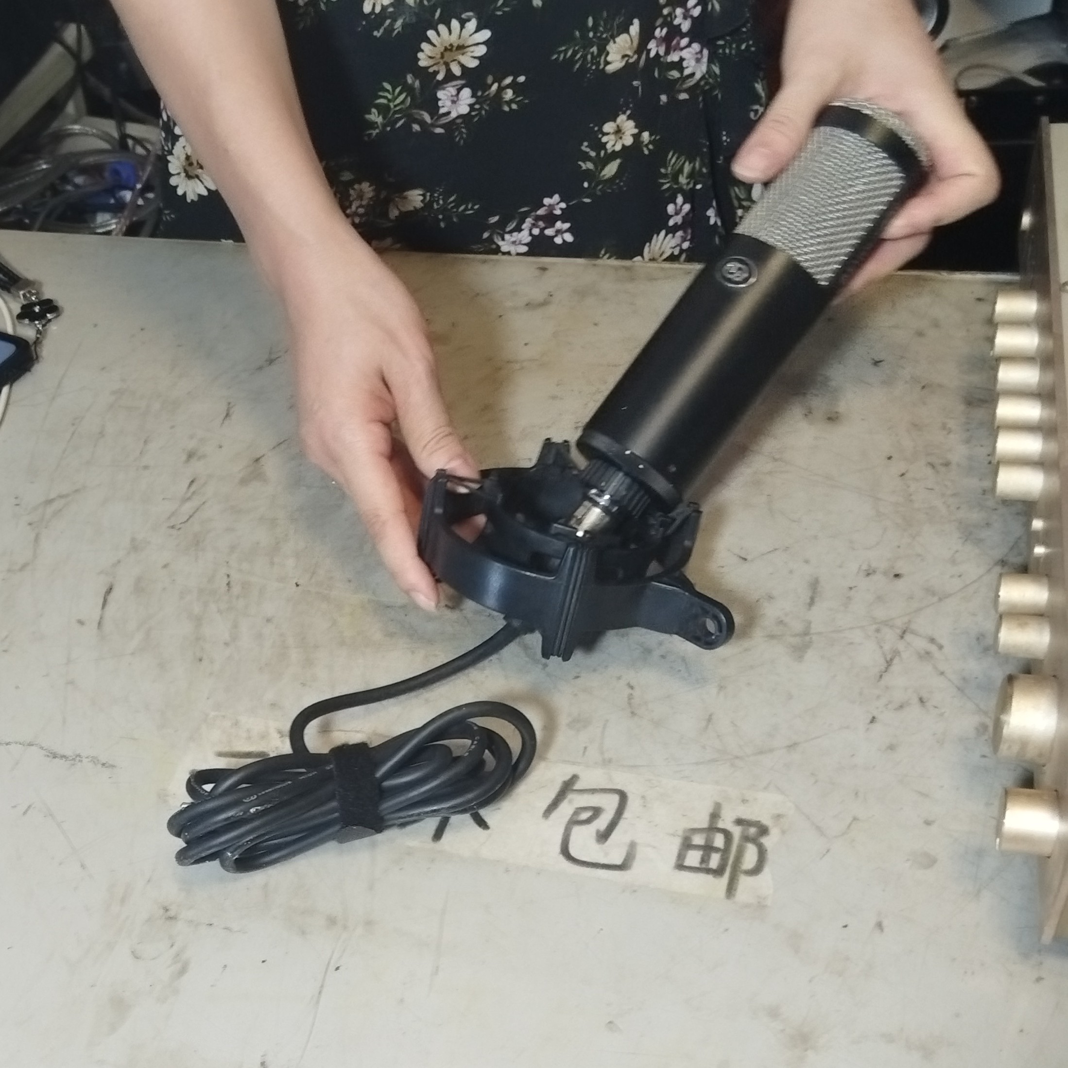 8新  申然话筒一个，不包邮费，不支持七天无理由退货