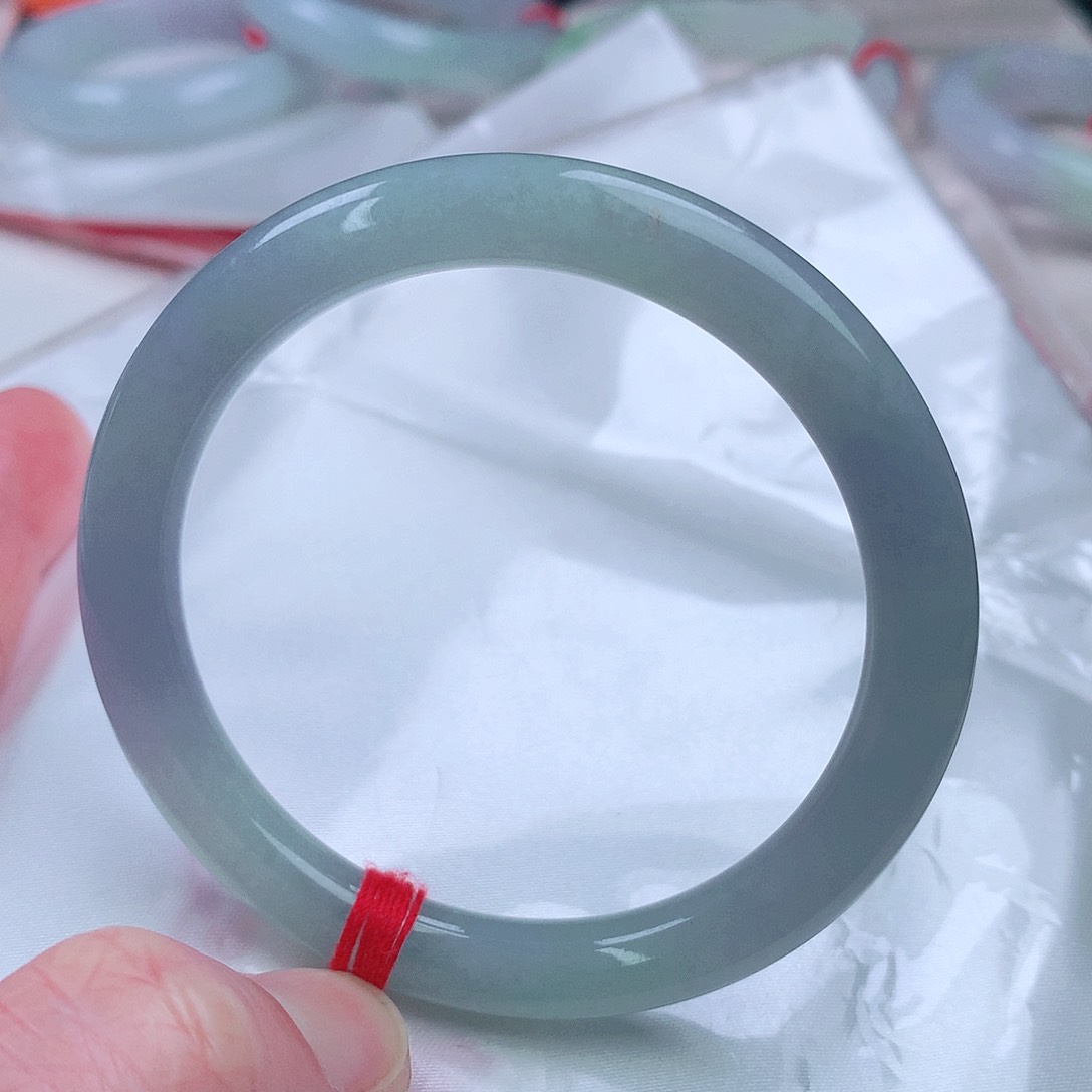 翡翠手镯（圆镯）未镶嵌。。