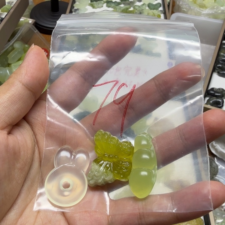 透闪石-蛇纹石玉吊坠未镶嵌