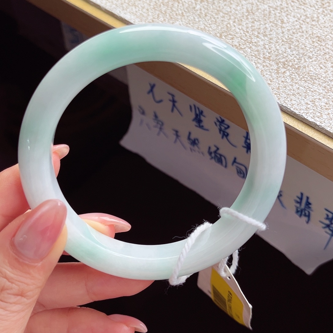 翡翠未镶嵌手镯手镯