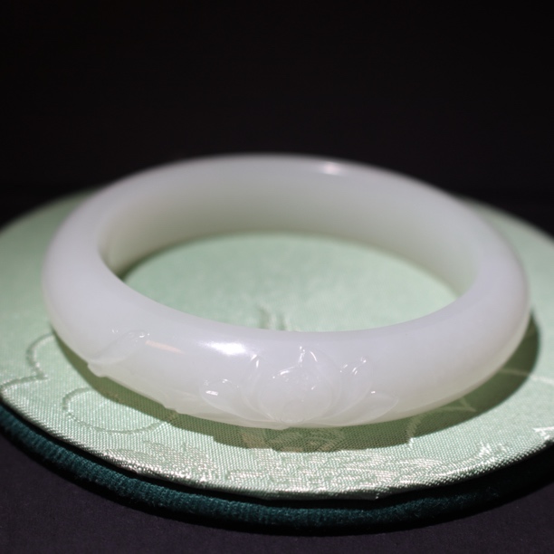 【瑜明堂】高品质和田玉白玉俄料荷花精美手镯女款时尚气质