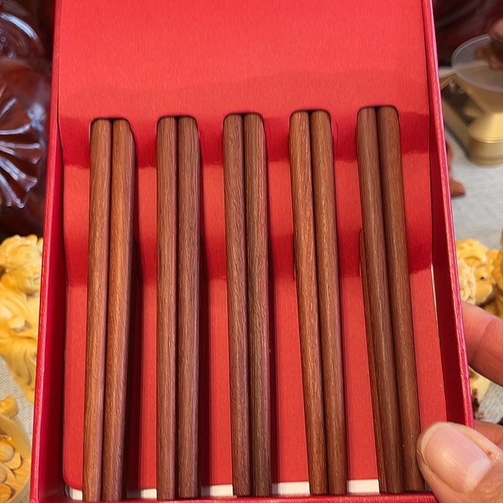 红檀木筷子经抛光