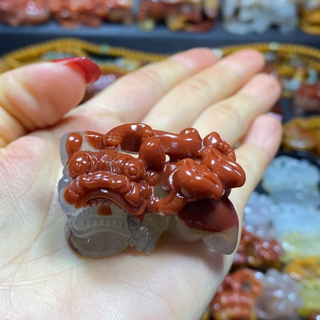 石英质玉（黄龙玉）未镶嵌颈饰