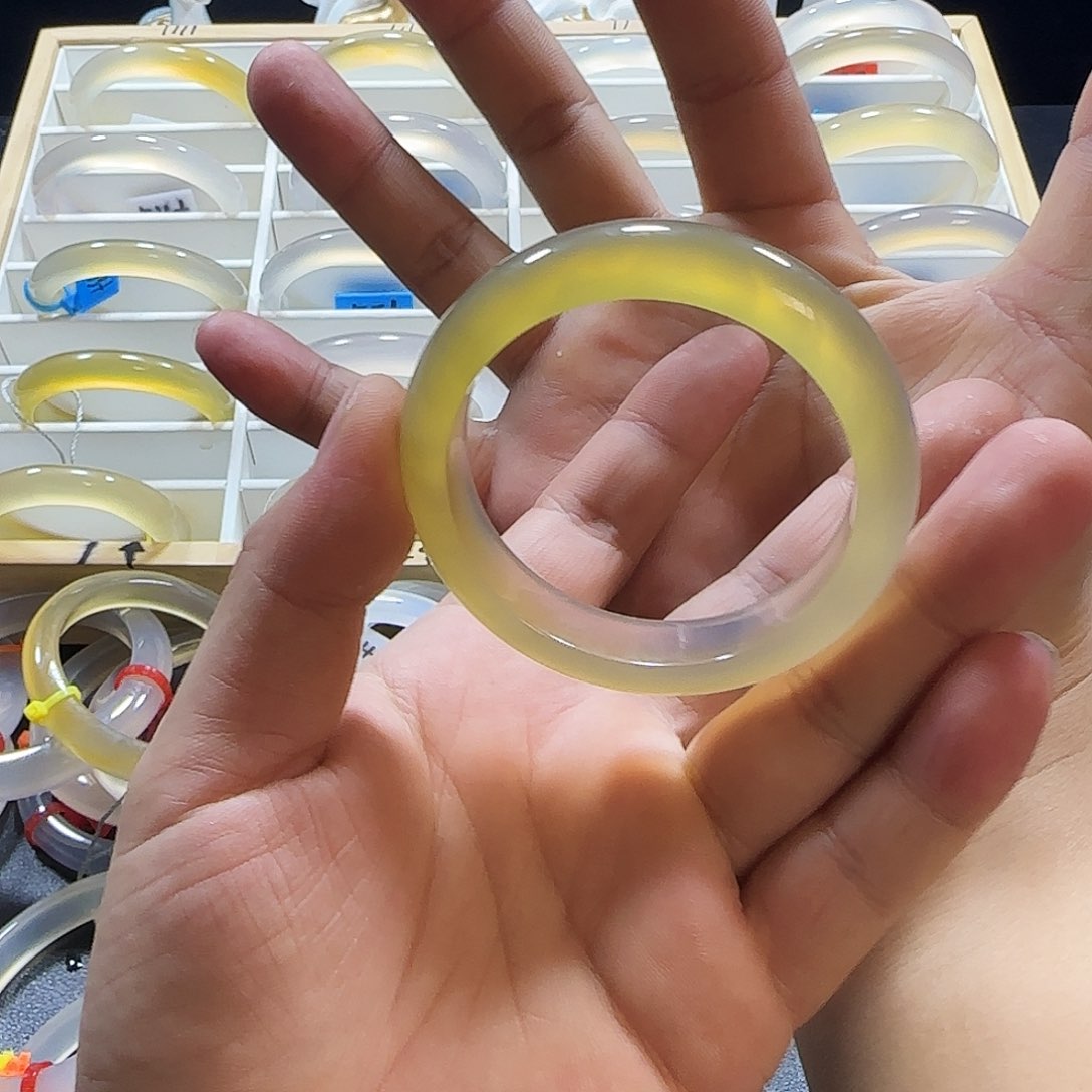 玛瑙/玉髓手镯未镶嵌k***f