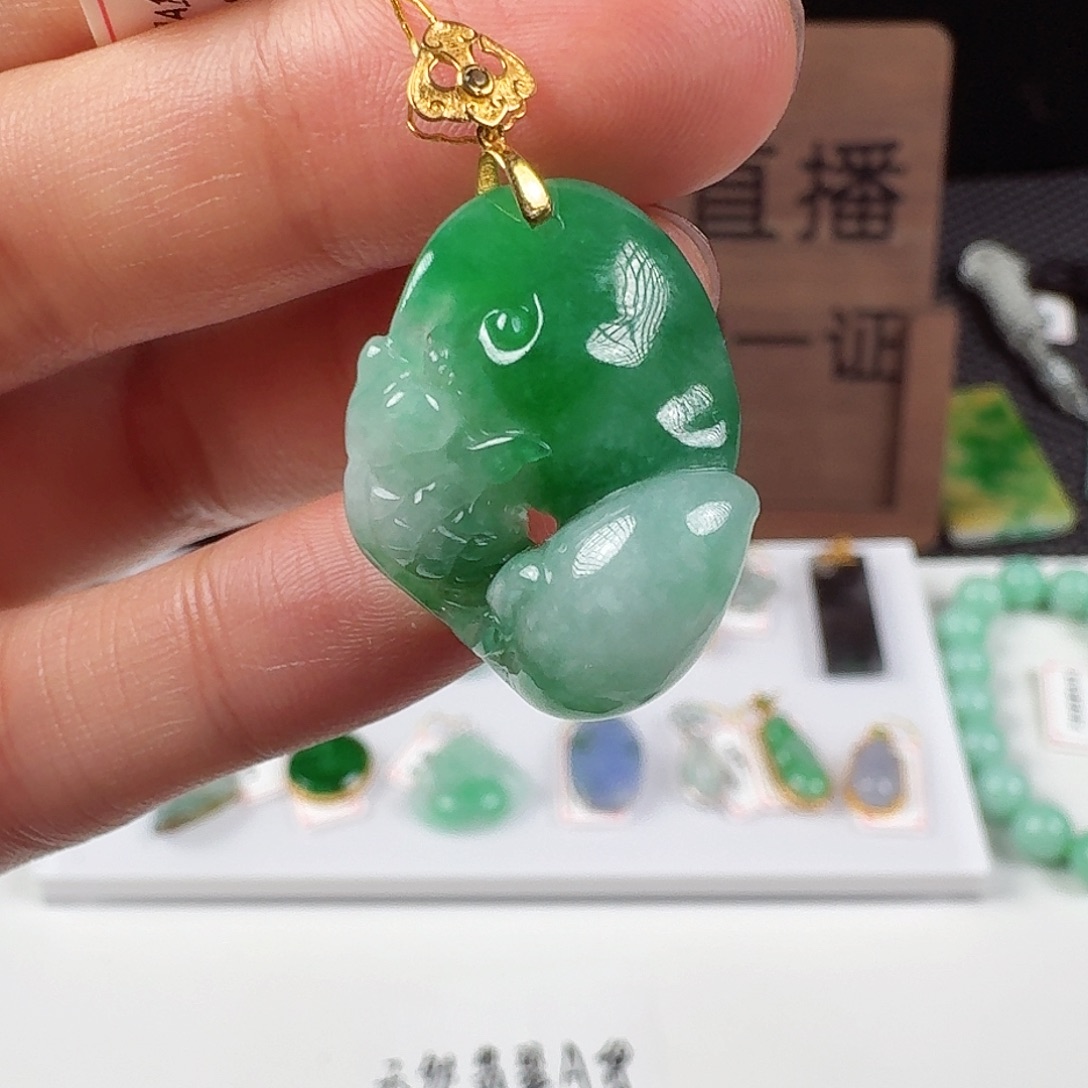 翡翠18K金镶嵌颈饰