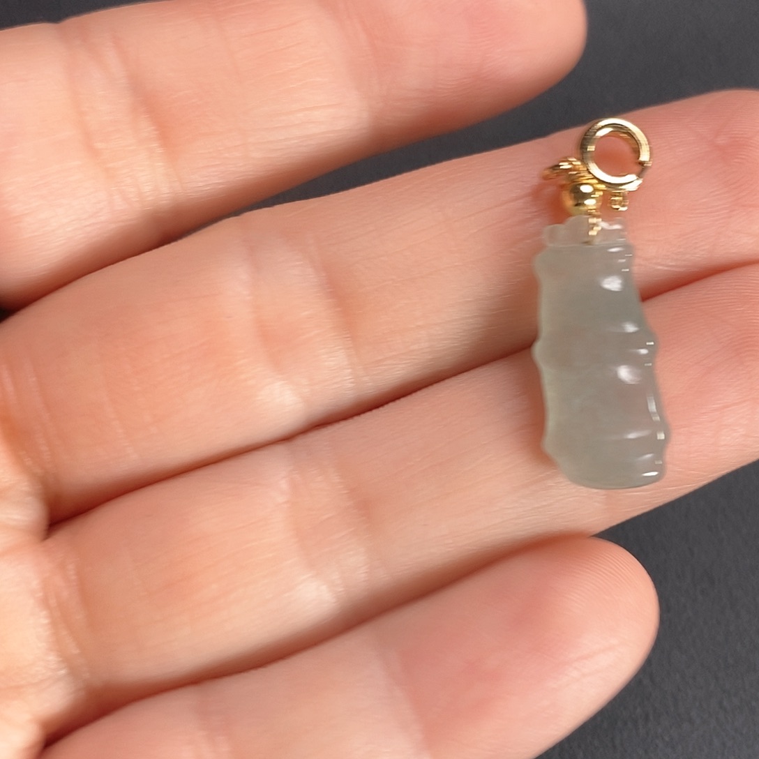 翡翠未镶嵌颈饰吊坠