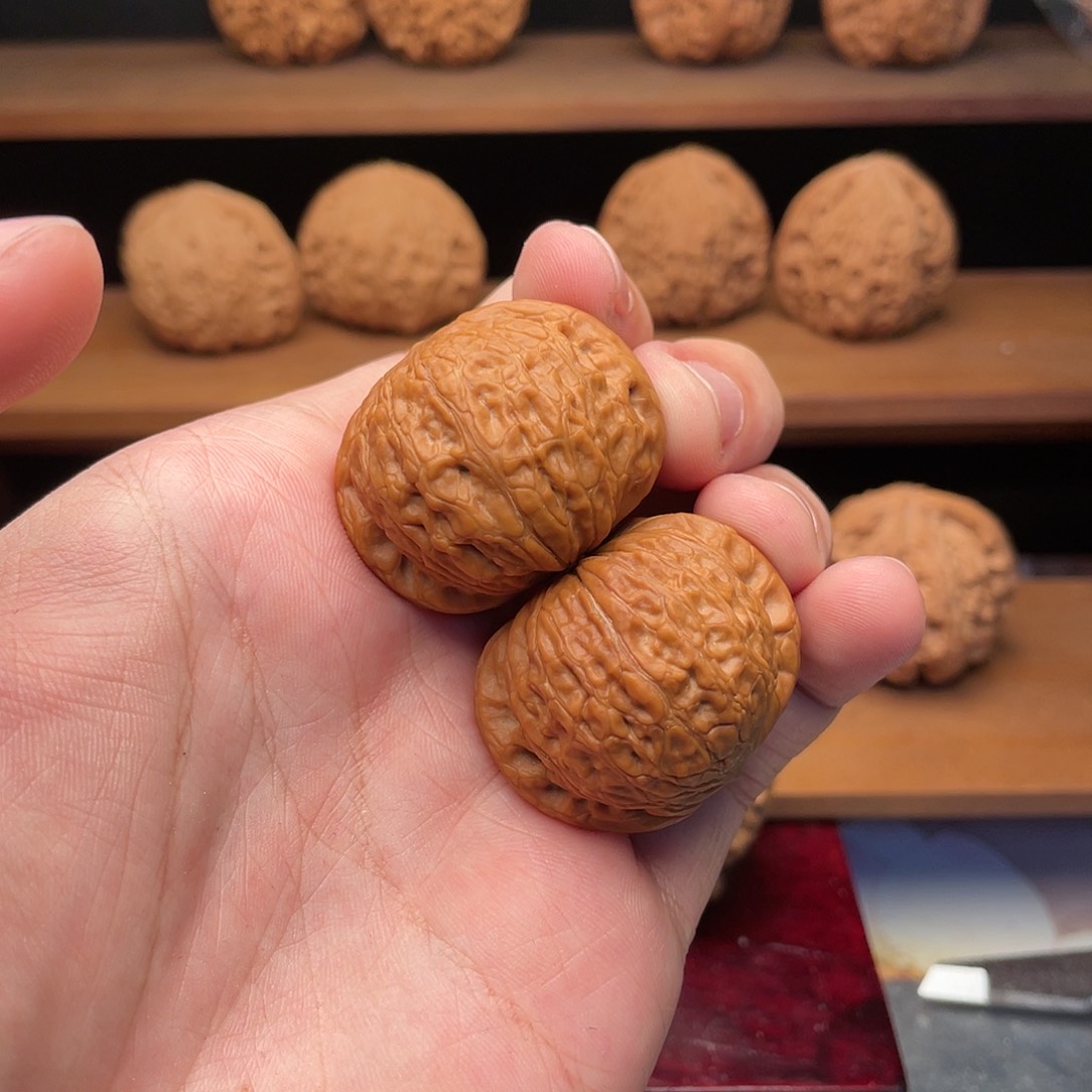 文玩核桃把件36边肚红皮铁锤