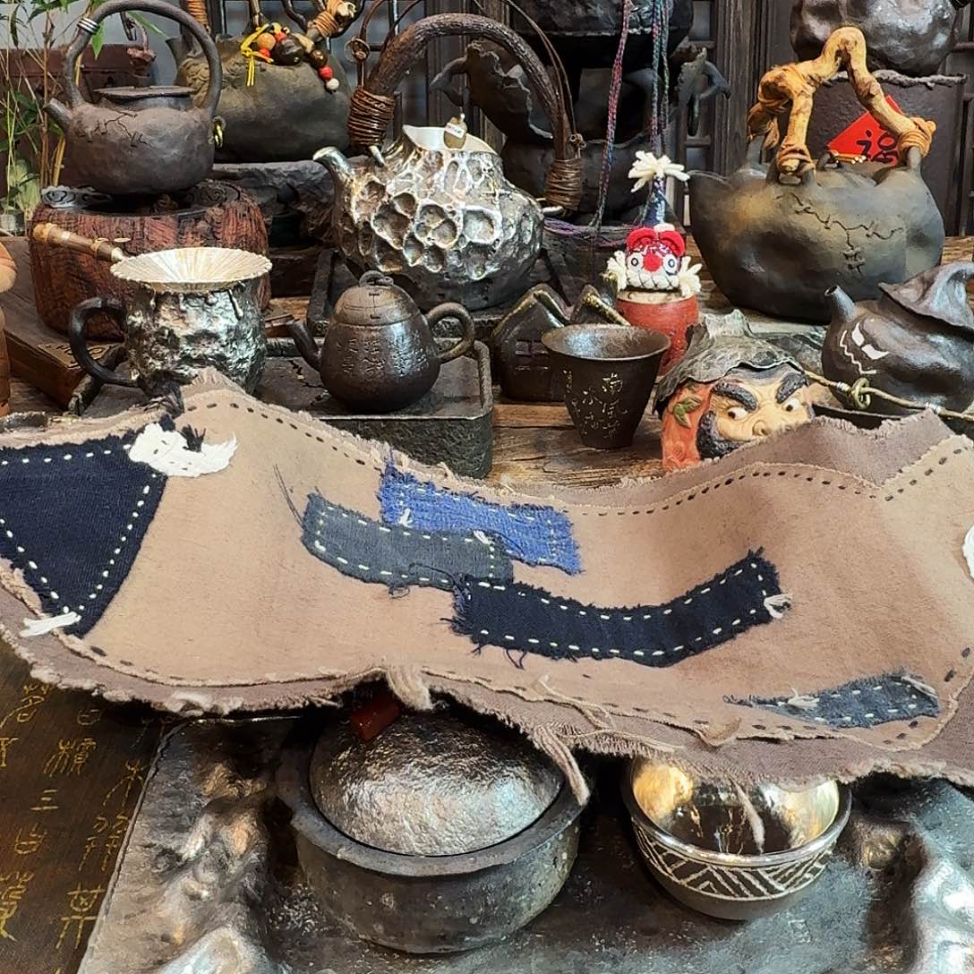 紫砂茶案与国同庆，节日快乐！愿你眉间带笑