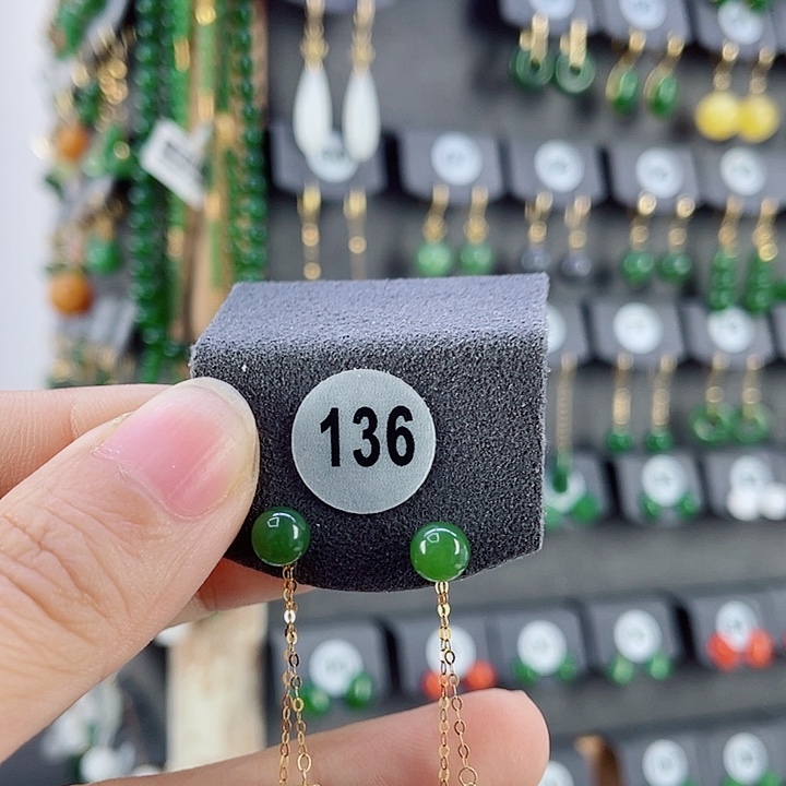 18K金镶嵌和田玉耳饰