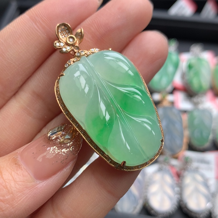 翡翠颈饰18K金镶嵌翡翠